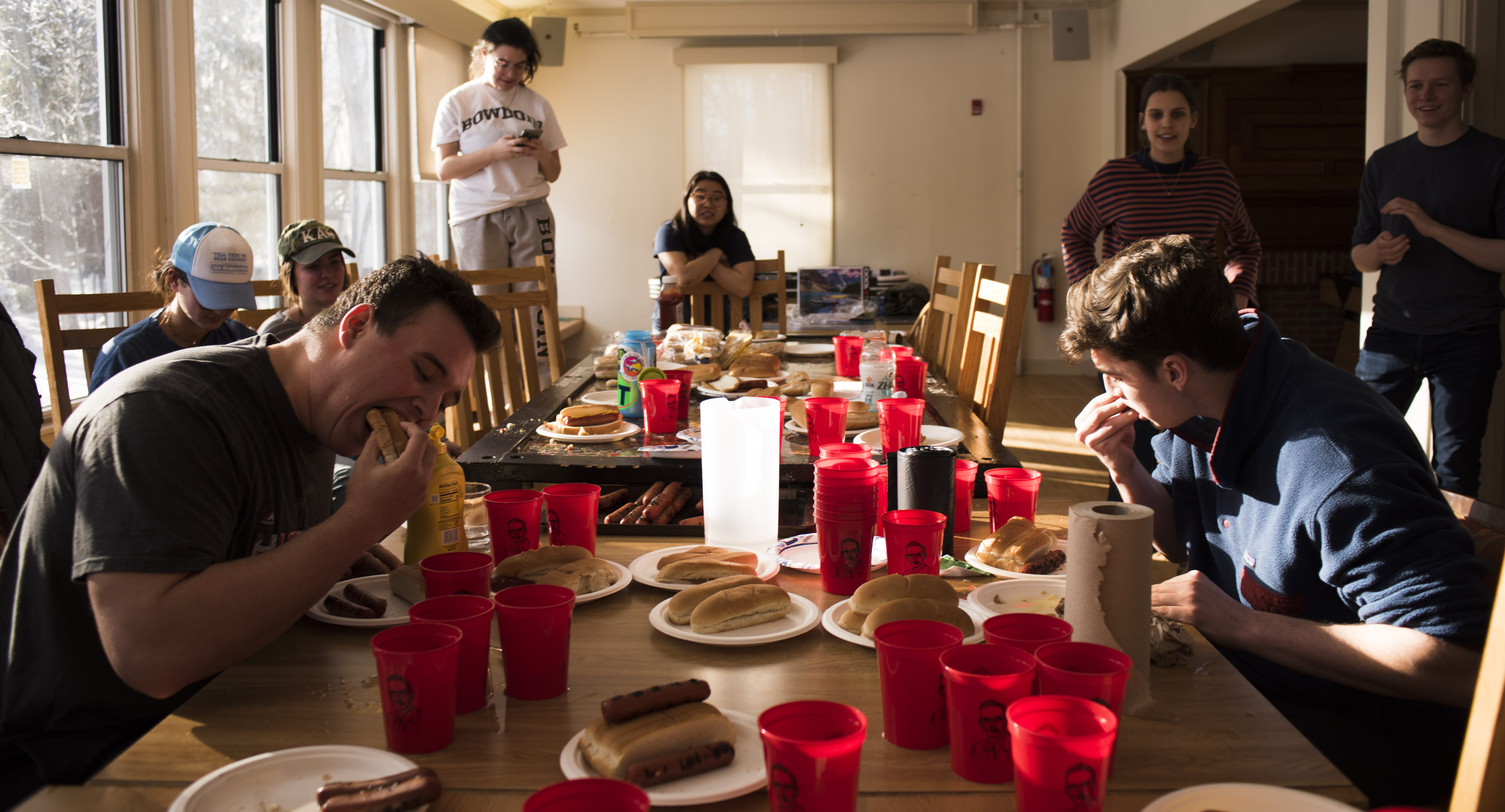 Hot dog eating contest draws hungry student crowd – The Bowdoin Orient